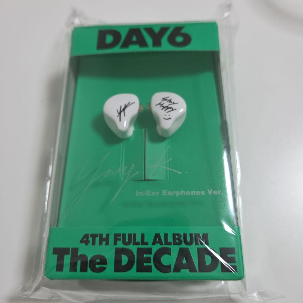 [USED] DAY6 The DECADE Earphones with Trading Card, YoungK