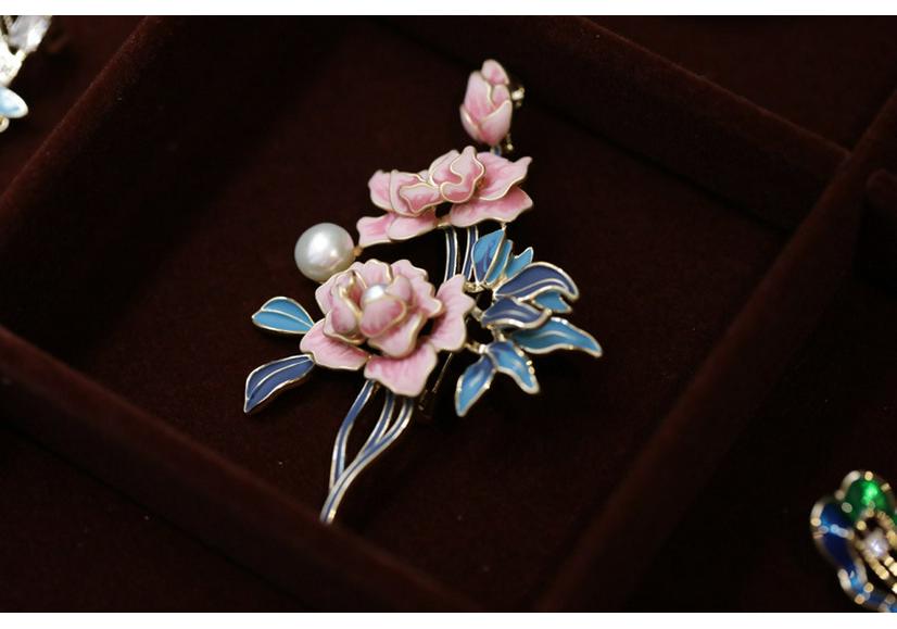 Luxe Retro Freshwater Pearl Peony Brooch