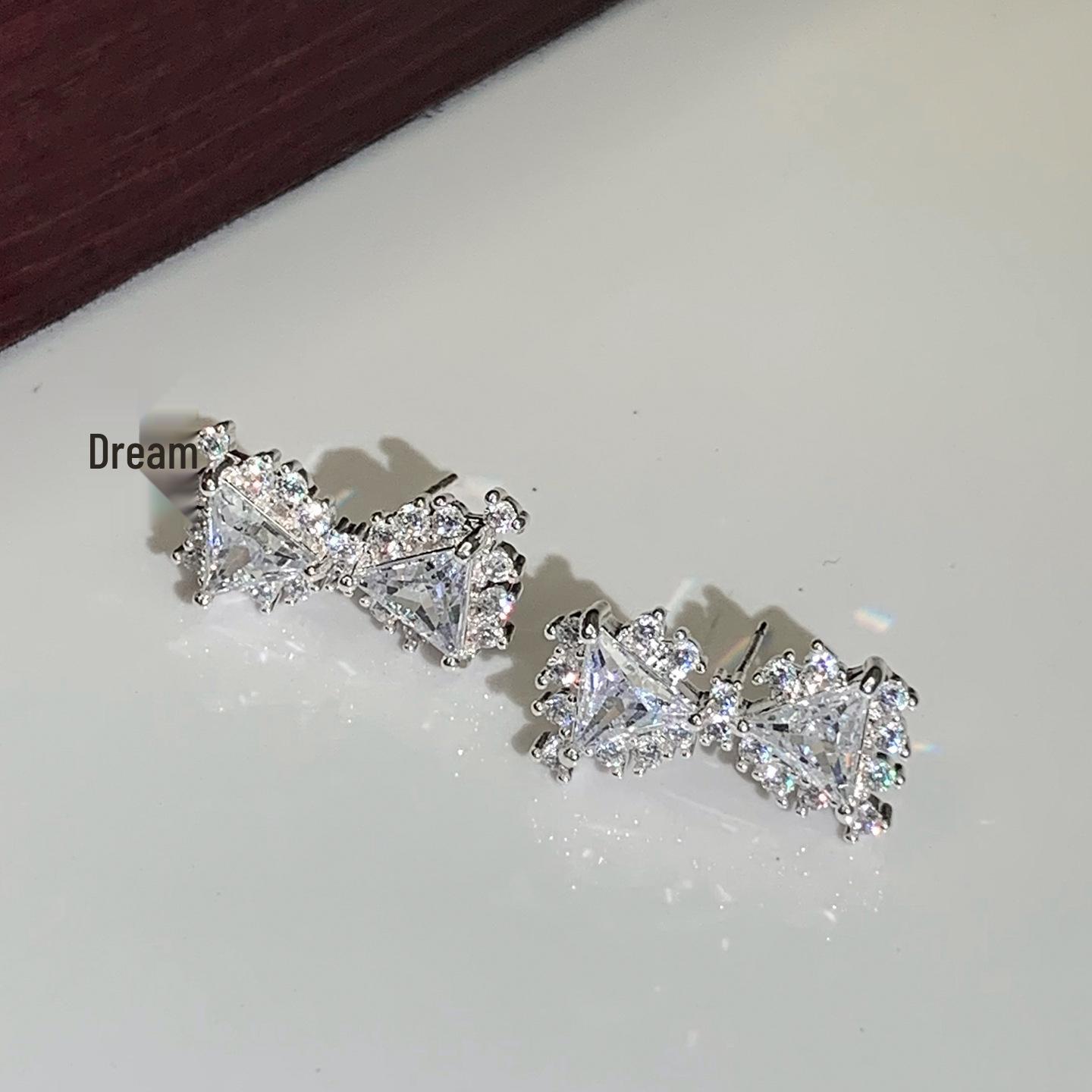 

Silver Needle Cubic Zirconia Bow Earrings - Elegant, Fashionable, and Versatile for Chic Commuting and Exquisite Style.