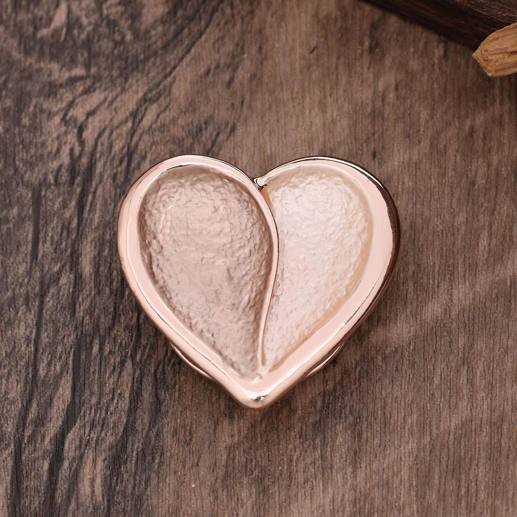 New Enamel Love-coated Magnetic Buckle Brooch, Women's Simple Multi-functional Heart-shaped Brooch