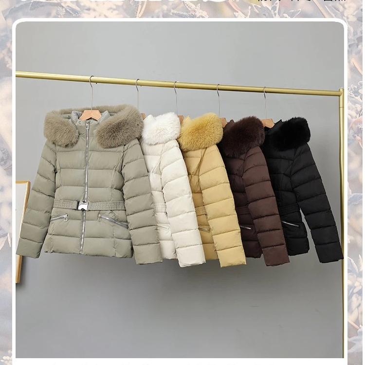 Dámská krátká bunda s velkou kožešinovou kapucí, větruodolná, zateplená, teplá, zimní bunda s páskem