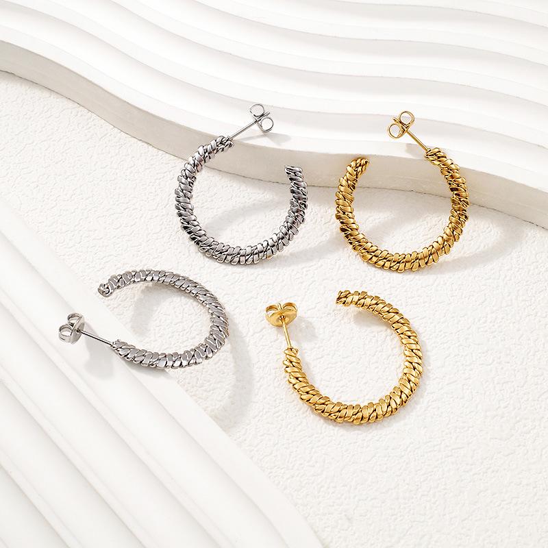 18K Gold-Plated European Titanium Twist Earrings: Fashionable, Versatile, Light Luxury Design