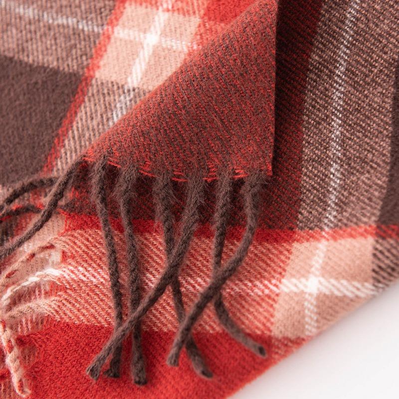 Red and Green Check Scarf for Women, Winter, High-end Feel, Warm, Versatile, with Flowing Tassels, Shawl-style.