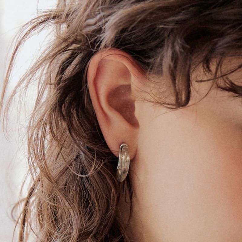 

ADAUL Acrylic crescent ring earring - silver Silver