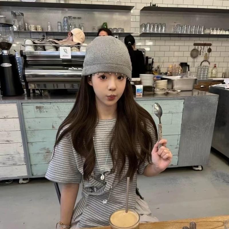 25 Novo chapéu de malha com franjas e miçangas para o início do outono, outono e inverno, para crianças mostrarem o rosto, protetores de ouvido pequenos, tendência de chapéu frio das Spice Girls