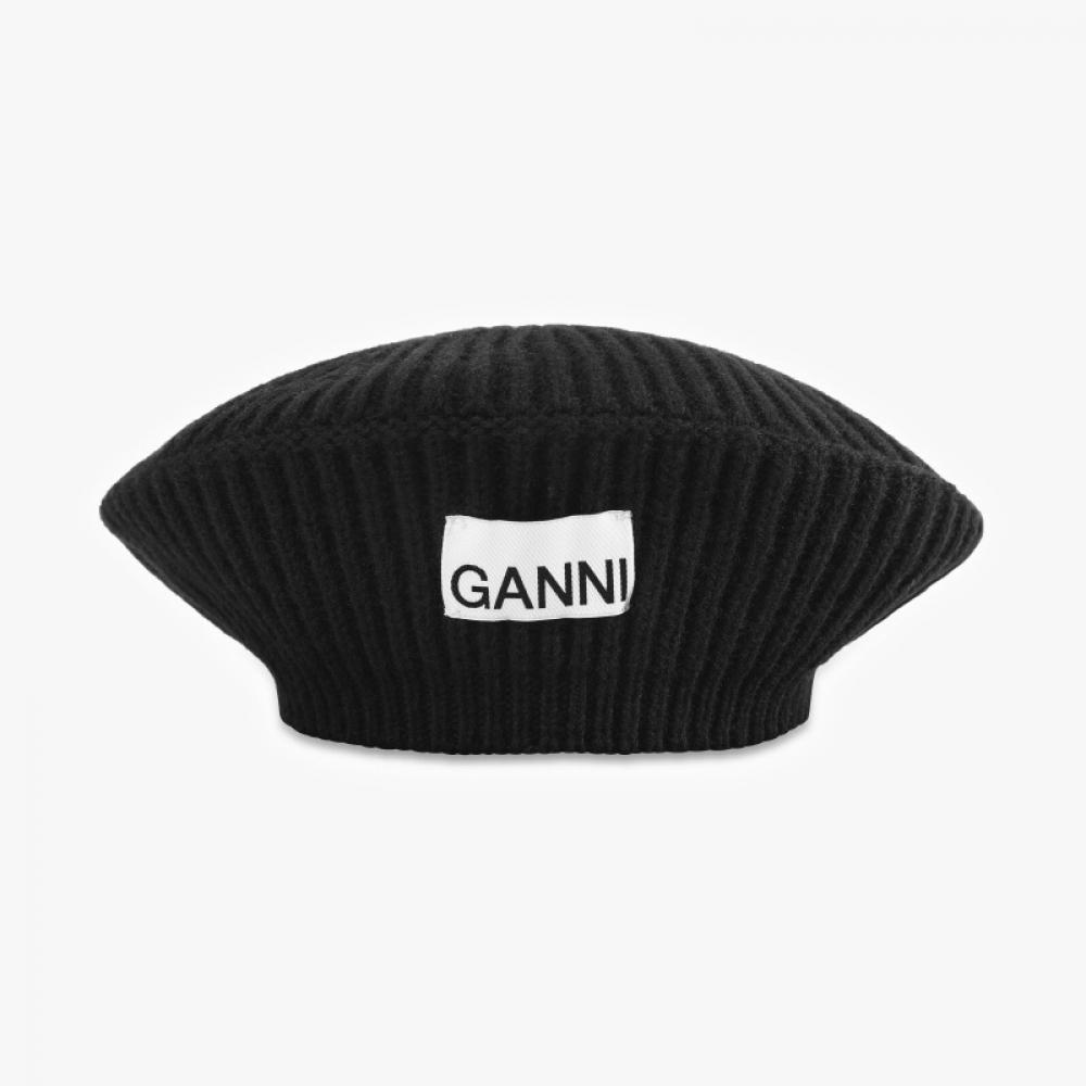 Ganni A4430 099 Štruktúrovaný baret s nášivkou loga