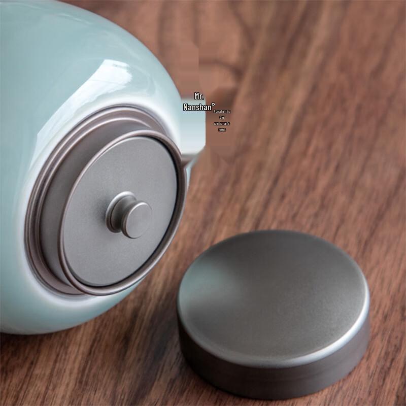 Nanshan Xiansheng Ceramic Tea Caddy with Aluminum Lid