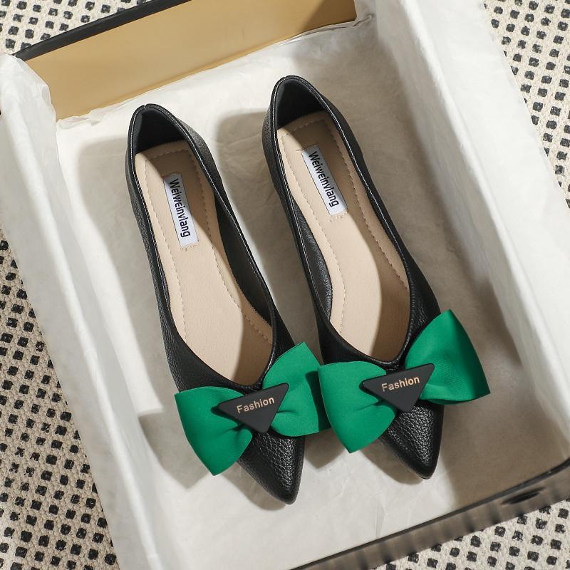 Pointed single shoes women's autumn flat bottom shallow mouth spring 2025 new versatile ladyshoes gentle evening shoes large size women's shoes