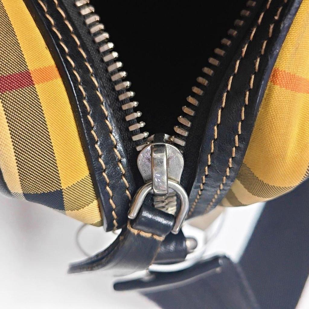 [Pre-Owned] Camera Bag Small Khaki Canvas Crossbody Shoulder Bag Silver Hardware Detachable Strap - Good #1IDS1DR