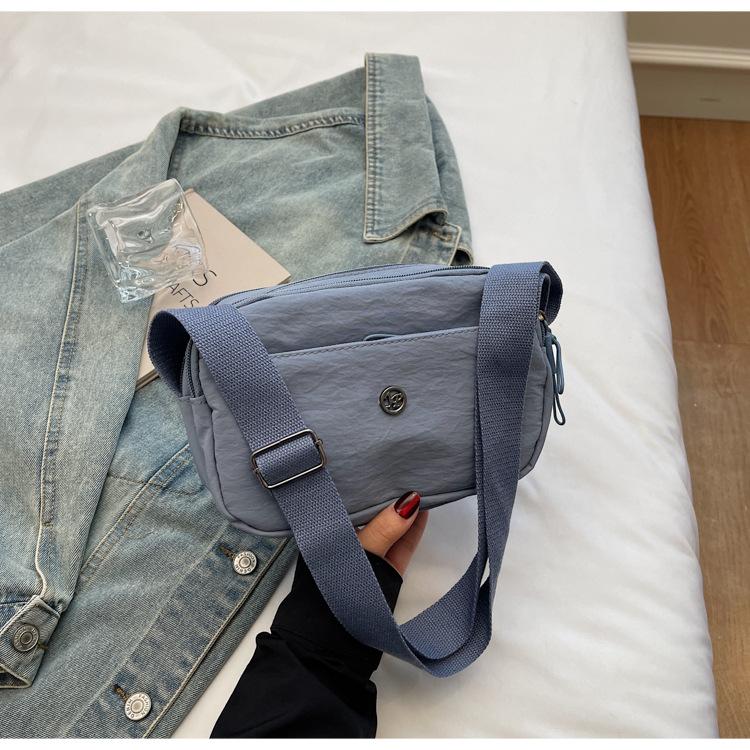 Casual new lightweight small square bag women's Korean version niche versatile solid color simple commuter student shopping messenger bag