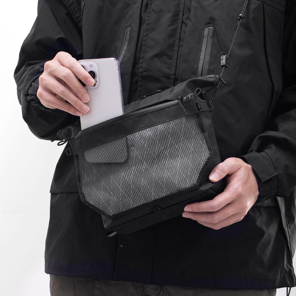 Outdoor leisure waterproof small messenger bag men's lightweight travel camping cycling messenger bag new shoulder bag