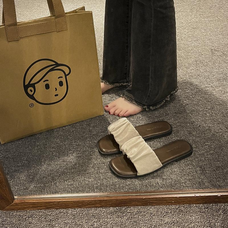 Cool Slippers Women's New Summer Wear In 2025 Internet Celebrity Vacation Flat Beach Sandals One-word Slippers Women