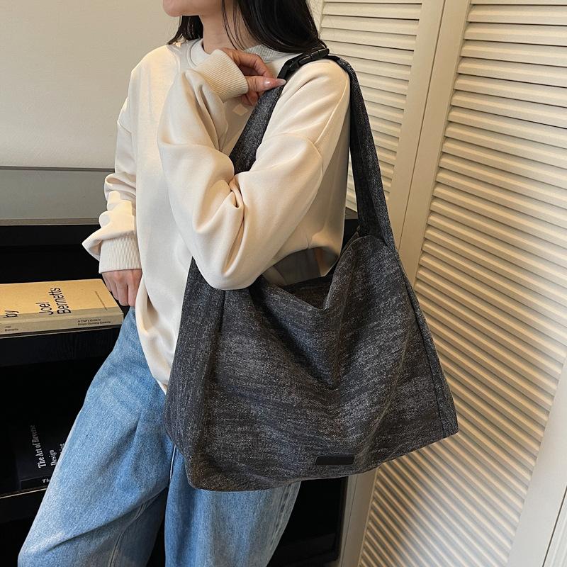 Japanese commuter canvas bag women's 2025 autumn new fashion simple trendy large-capacity college student shoulder tote bag