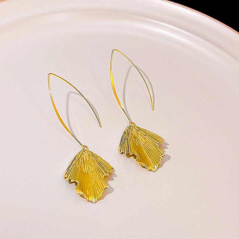 Creative Chinese Style Ginkgo Ear Hook Women Simple Earring Personalized Design Ginkgo Leaf Dangle Earrings  Jewelry Gift