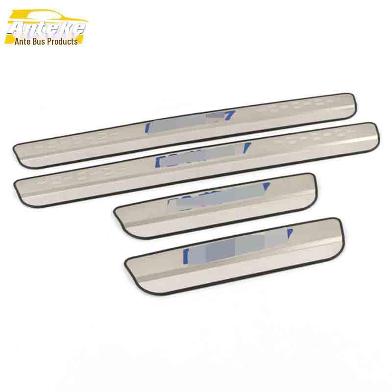 Pasuje do Haval H7: Listwy progowe, Zderzak, Pedał bagażnika, Modyfikacja listew chroniących przed zarysowaniami i otarciami.