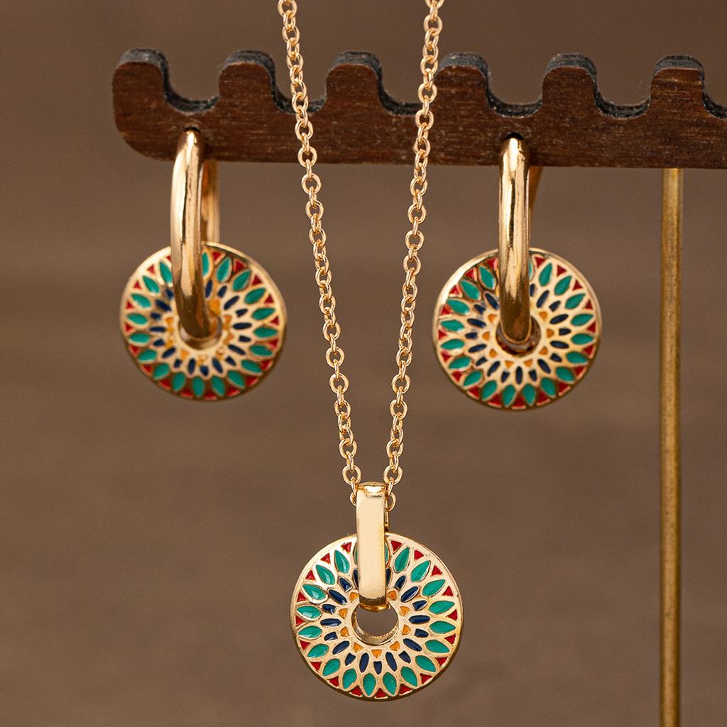 Retro Painted Daisy Pattern Sense Fashion Simple Personality Necklace Earrings Light Luxury Jewelry Set