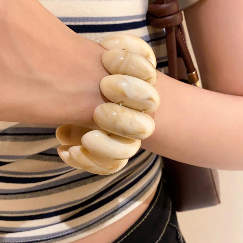 Irisierendes Vintage Acryl Ovales Stretch-Armband: Hochwertiger, vielseitiger Modeschmuck für Damen