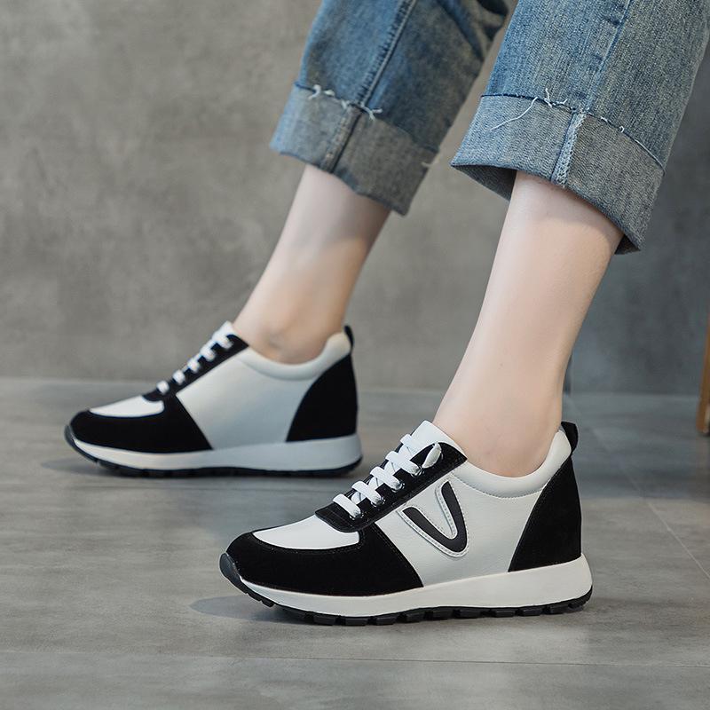

Four seasons Korean version of casual sports women s shoes 2025 lazy single shoes color matching thick-soled round head lace-up low-top women s shoes 35