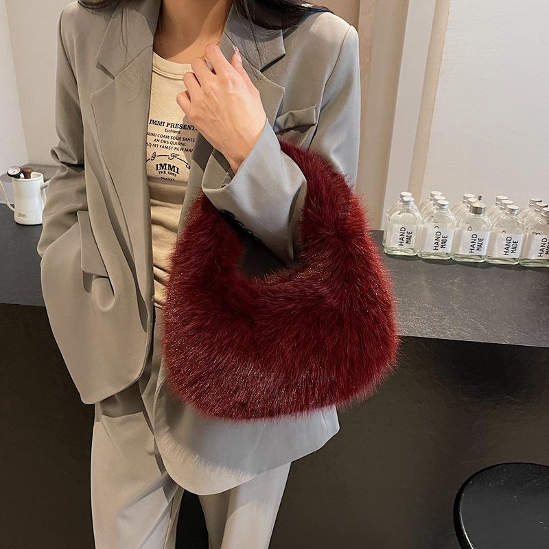 Plush bag women's autumn and winter versatile 2025 new strapless fashion portable high-end plush bag
