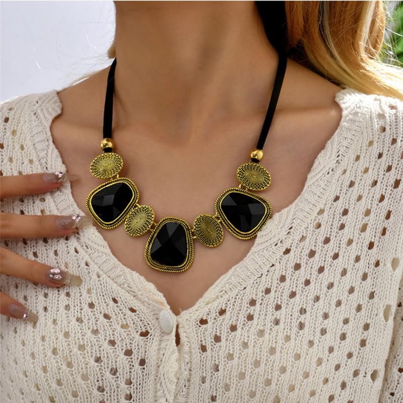 Fashion Vintage Retro Jewelry Black Rope Chain Choker Necklaces Women Resin Stone Geometric Pendant Necklace Woman Accessories