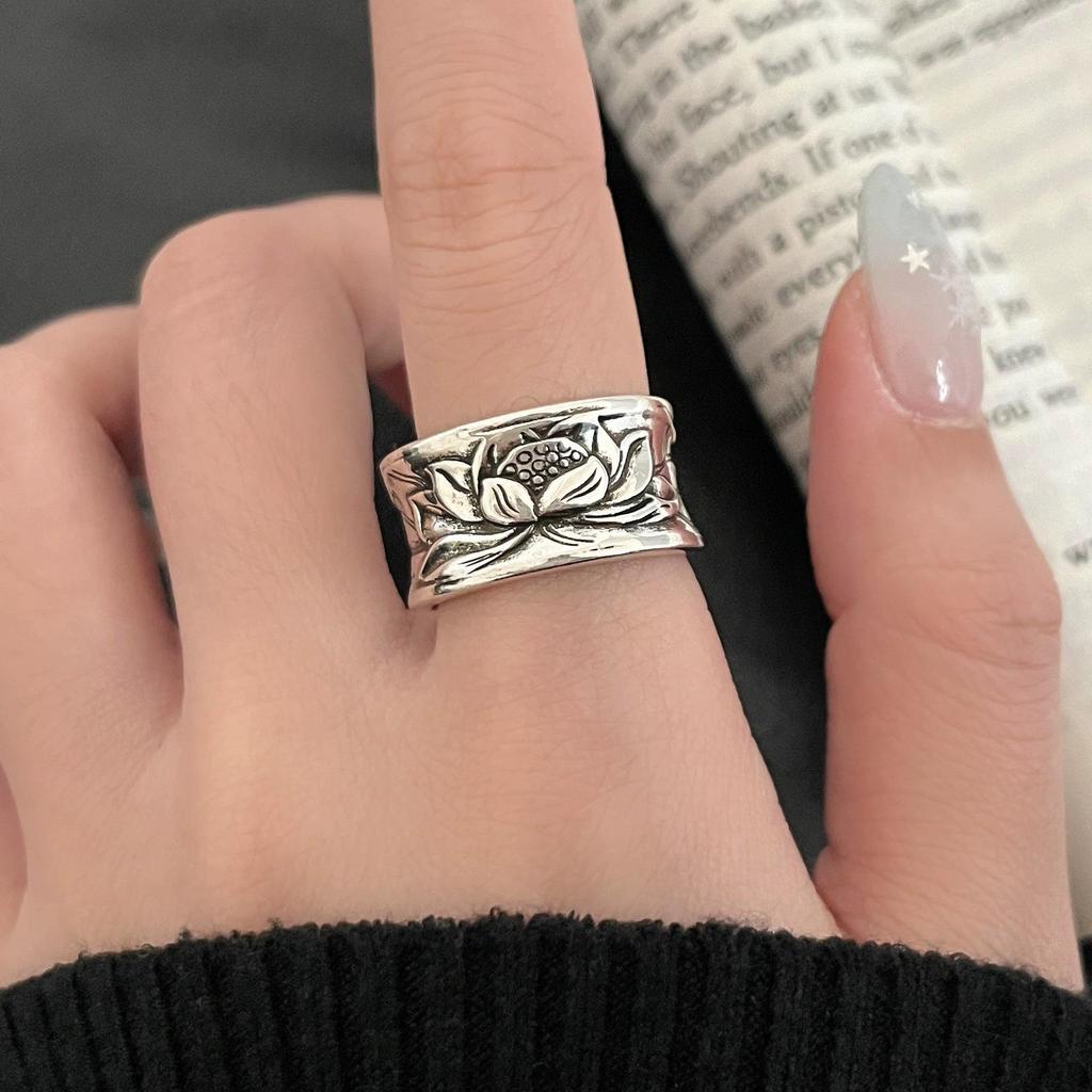 Adjustable Retro Lotus Flower Ring for Women – Artistic, Creative, and Trendy Fashion Statement