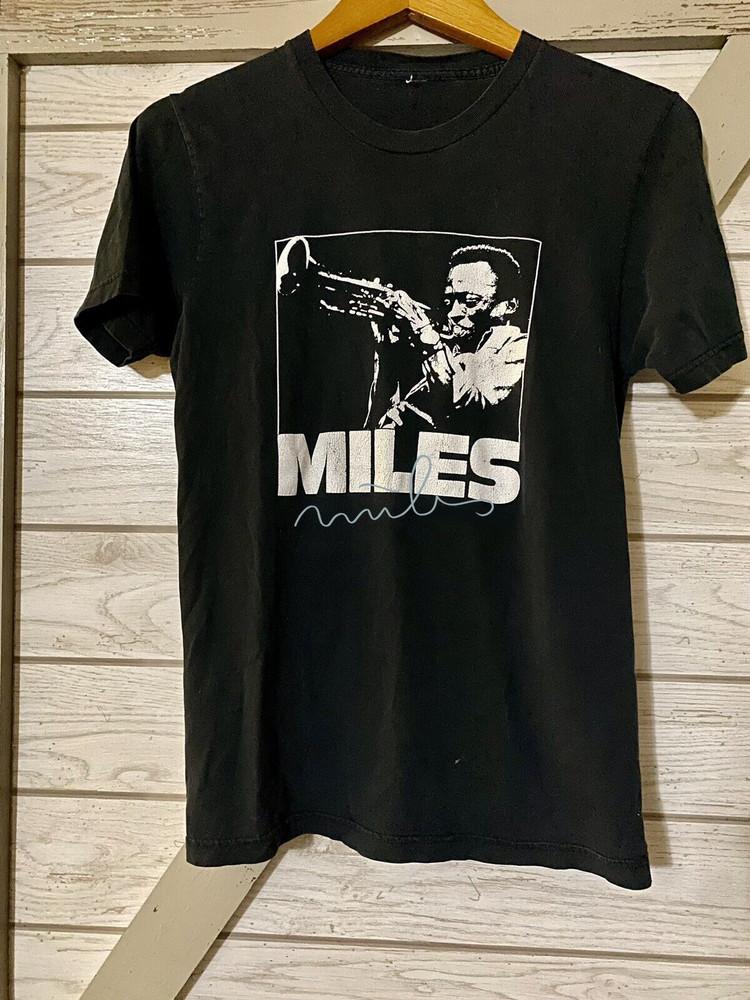 

Miles Davis Country Music Tee Unisex Tshirt BL2.953 Unisex T-Shirt S