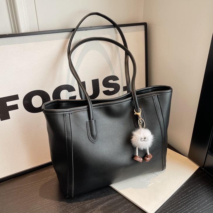 Feeling retro bag 2026 new women's bag simple and versatile shoulder bag commuting to work large-capacity tote bag