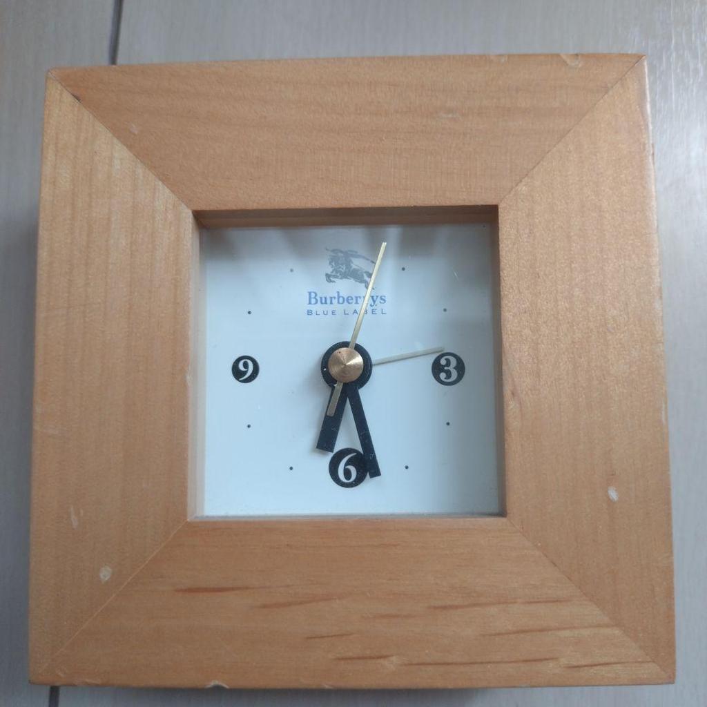 Used BURBERRY analog clock interior