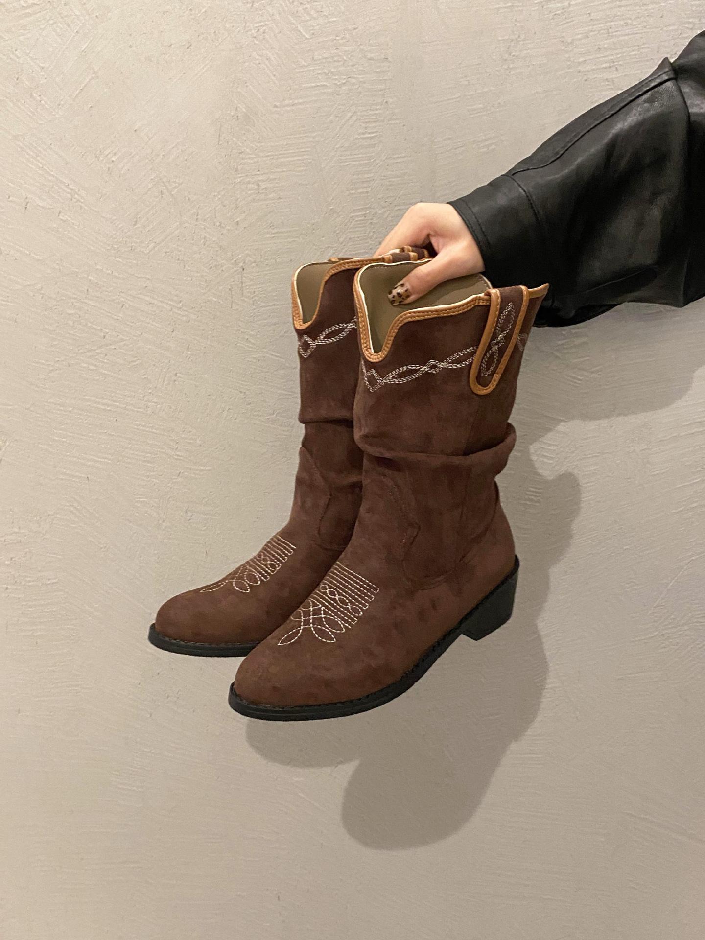 

2025 лето новые ботинки-чулки с вышивкой, остроносые, в стиле ретро, на толстом каблуке, плиссированные ботинки Мартин, модные короткие ботинки женские 35 коричневый