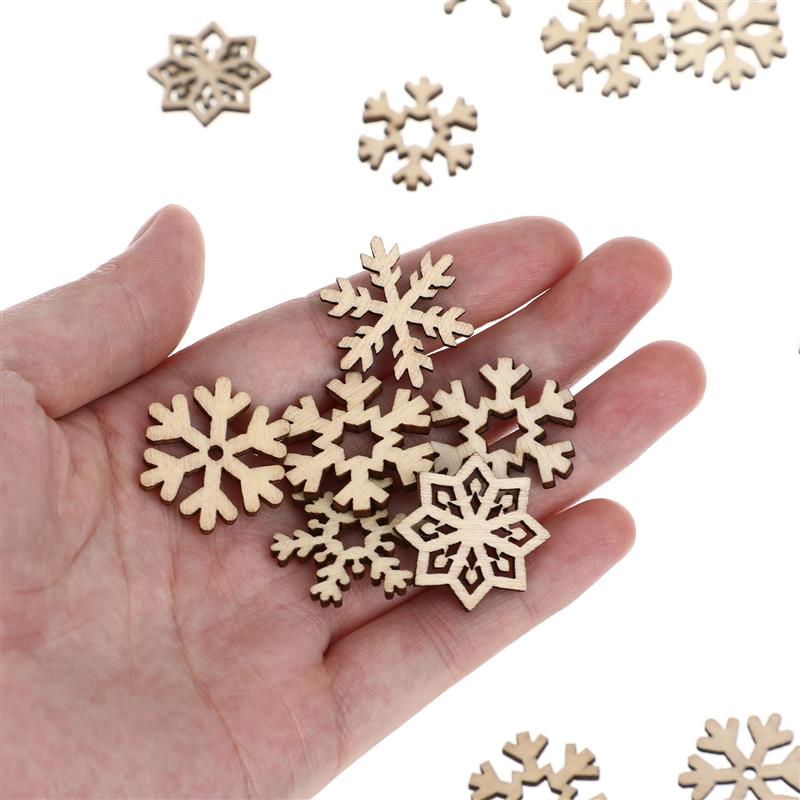 50pcs Christmas Snowflake Wooden Pieces Wooden Cutouts Craft Christmas Snowflake Ornament Christmas Decoration For DIY