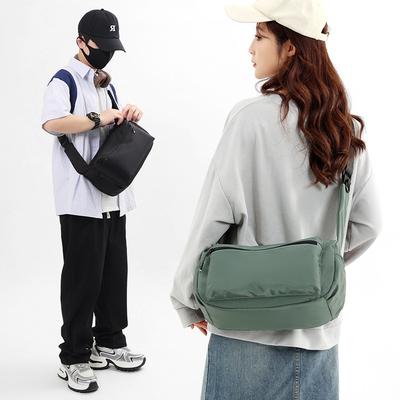 Sac à bandoulière grande capacité pour femme Sac à bandoulière de sport pour homme Sac dumpling d'alpinisme couleur unie clair