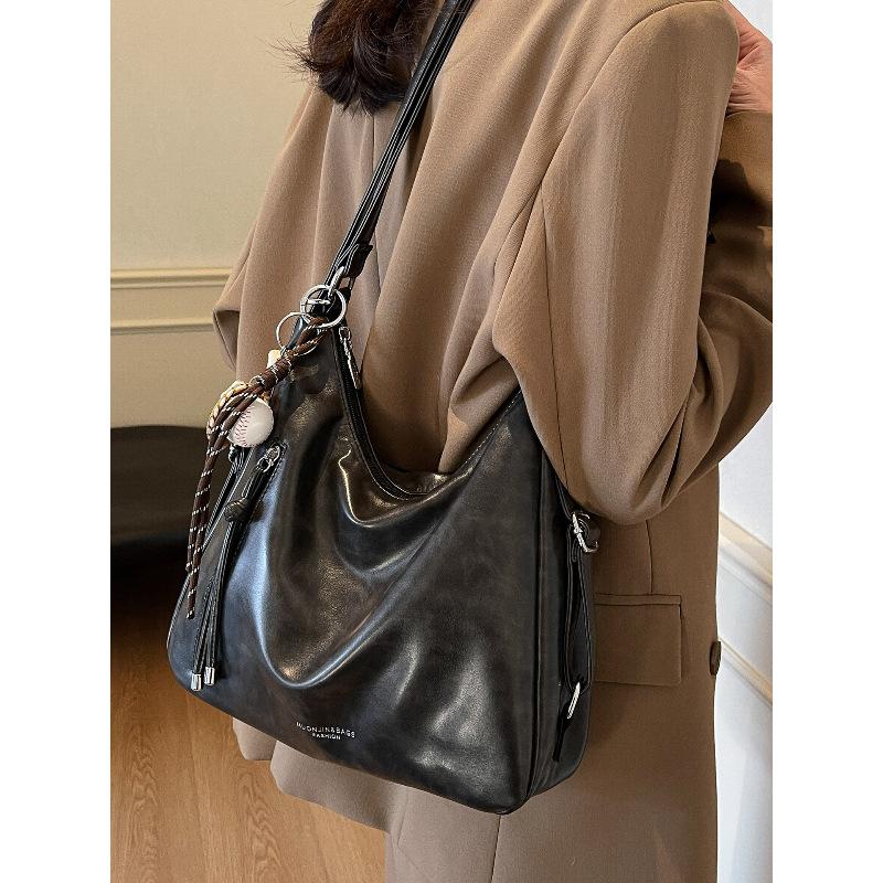 Crossbody Bag Retro Large-capacity Underarm Shoulder Commuter Women's Bag 2025 New Light Luxury Niche High-end Tote Bag
