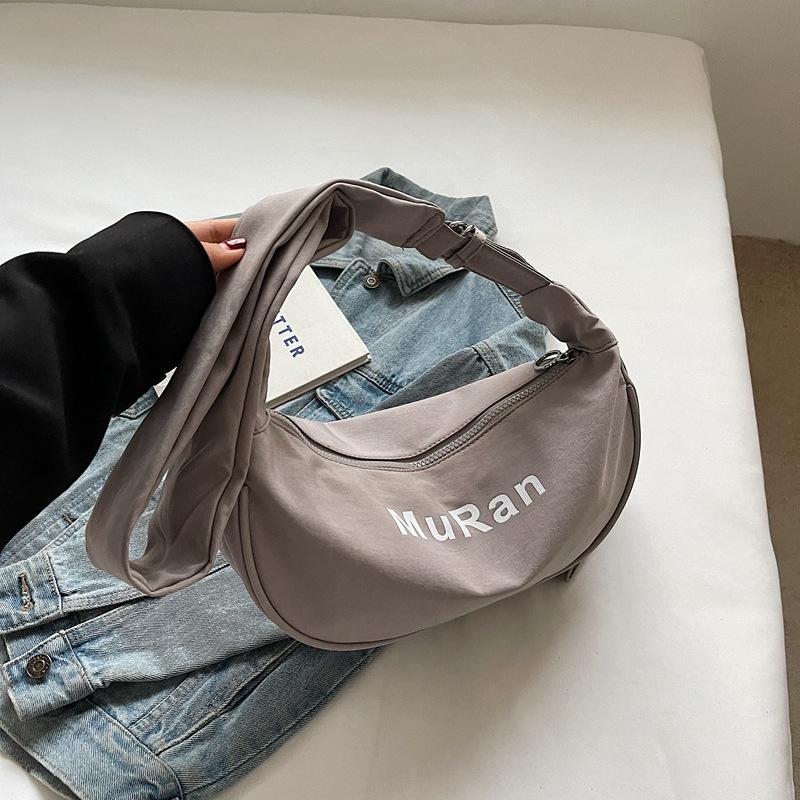 

2025 новая тканевая сумка модный тренд сумка-мессенджер большая вместимость сумка-полумесяц повседневная простая на плечо женская сумка 33*8*15 серый