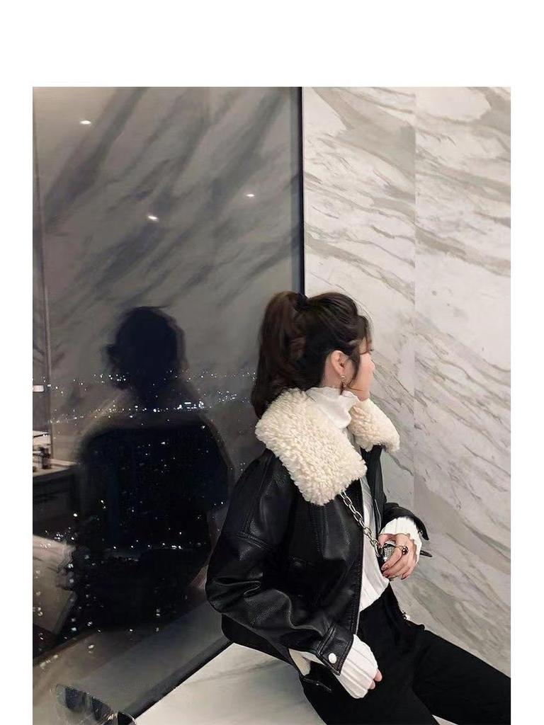 Women's Retro Black Leather Coat with Lambswool Collar - Autumn/Winter Fleece-Lined Motorcycle Jacket