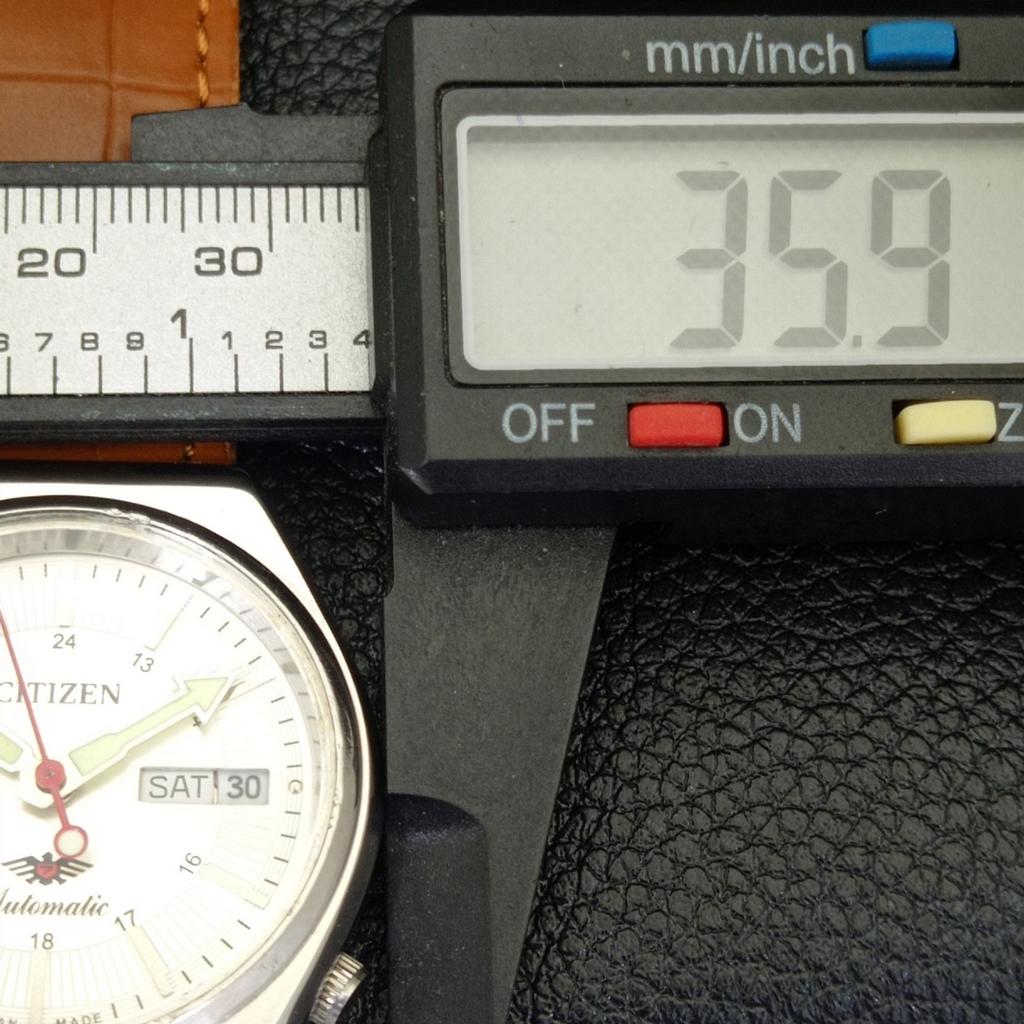 JAPAN VINTAGE CITIZEN AUTOMATIC 8200 MENS SILVER COLOR DIAL WATCH a500282-2 R151b-a500282