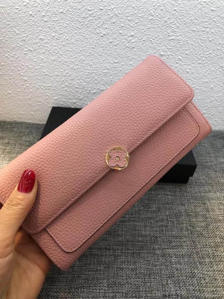 Elegant Ladies Genuine Leather Four-Leaf Clover Clutch Wallet - Fashionable Long Bi-Fold Design.