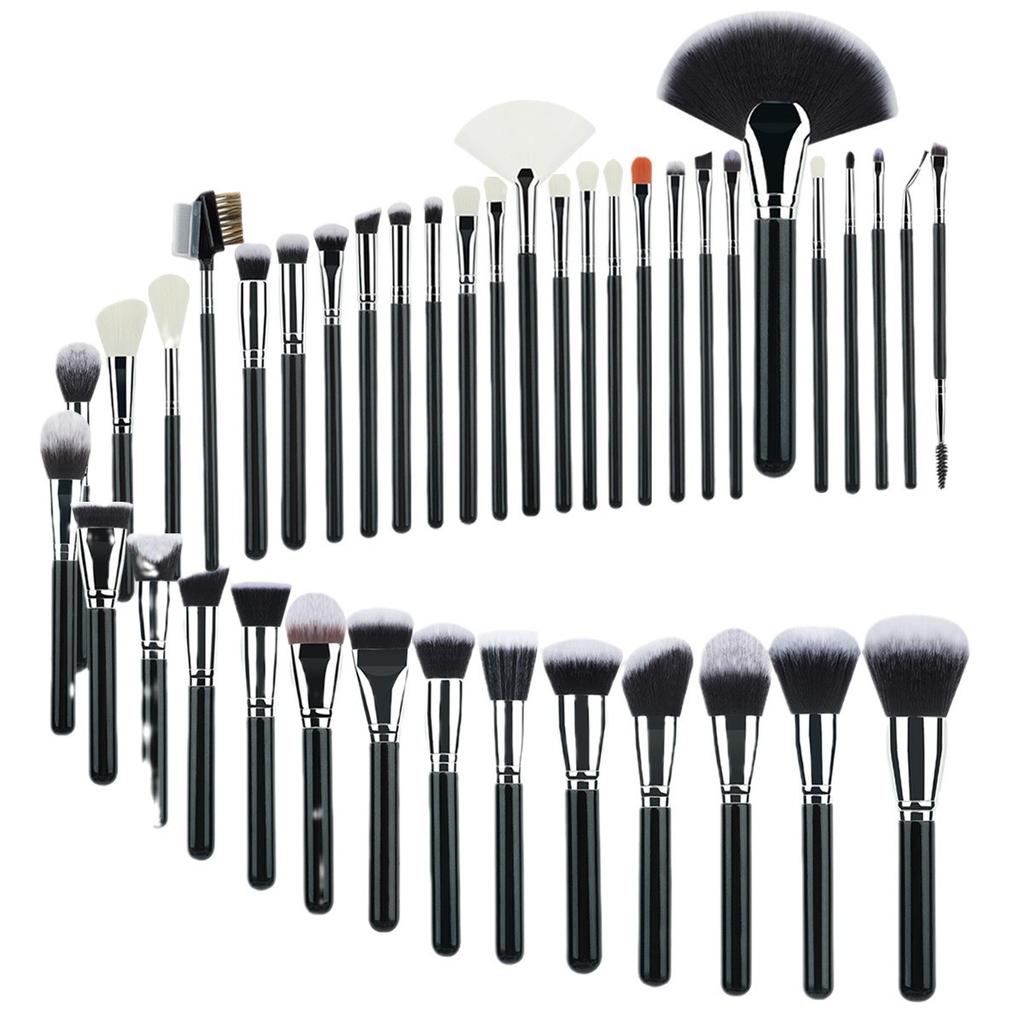 Makeup Artist with 40 Black Makeup Brush Set, Full Set of Makeup Brushes, Beauty Tools with Brush Bag.