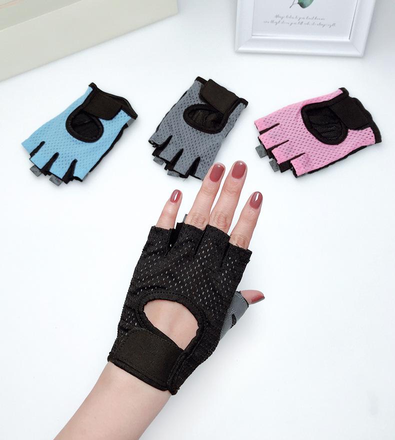 Unisex Breathable Half-Finger Fitness & Cycling Gloves - Thin, Anti-Callus for Summer Sports, Weightlifting, Pull-Ups, and Driving.
