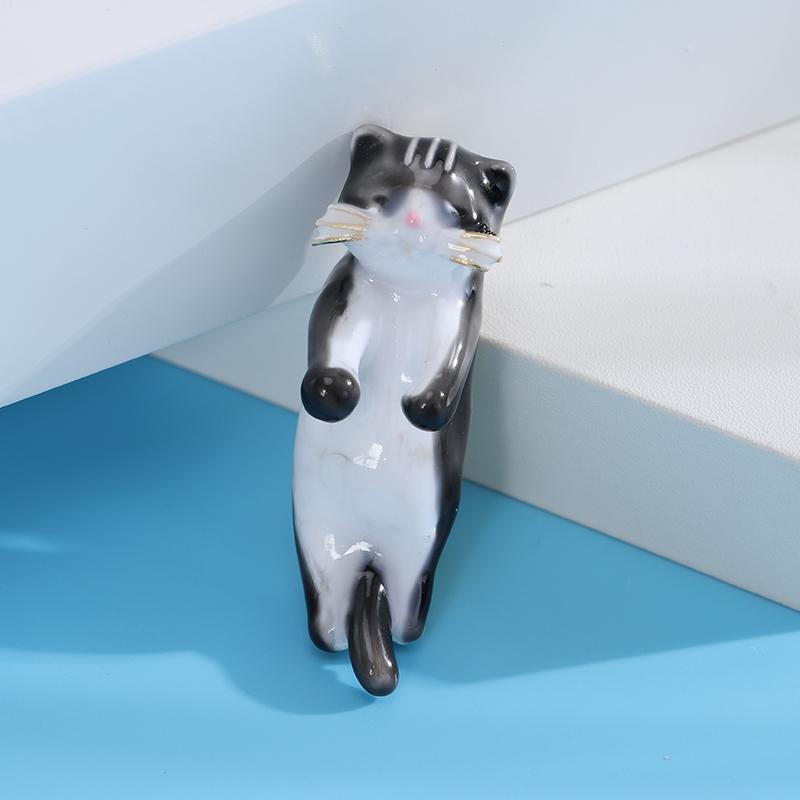 Fashion Enamel Kitten Brooches for Women Rhinestone Animal Pin Cat Lapel Pins Event Party Gifts Decoration Clothes Accessories
