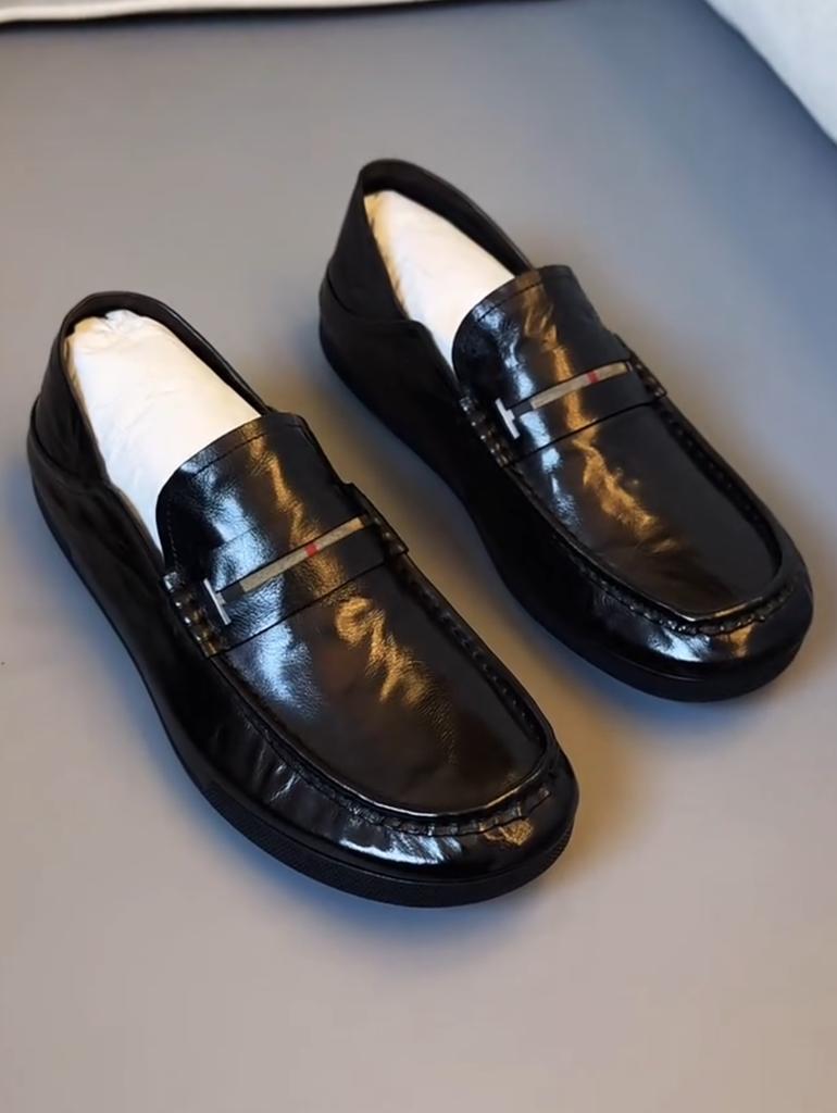 Fashion Comfortable  Men's Soft-Soled Loafers Slip-On Flats Versatile Casual Shoes Business Formal Leather Shoes Leisure Walk Moccasins