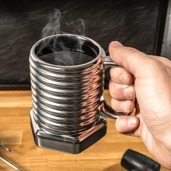 Šroub na hrnek s šedou maticí originální hrnek pro kutily