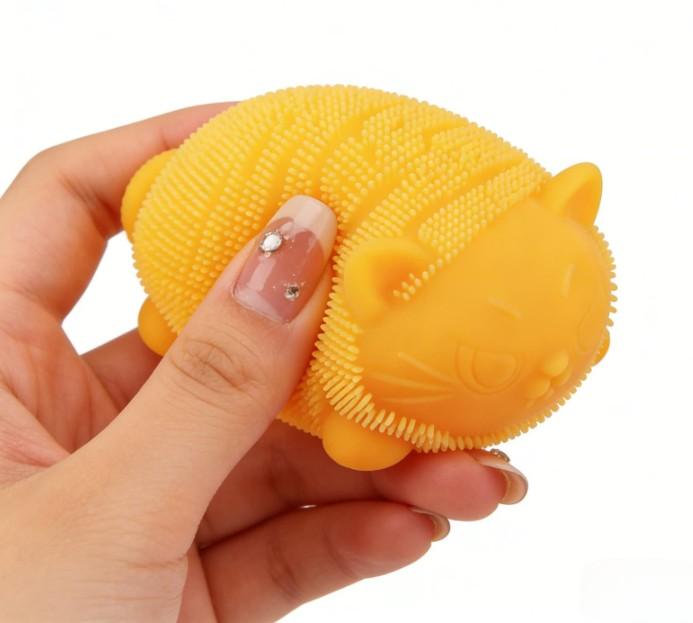NeeDoh Fuzz Ball Katzen-Serie Schreibtischdekoration Stressabbau-Spielzeug Lustiger Weicher Druckball