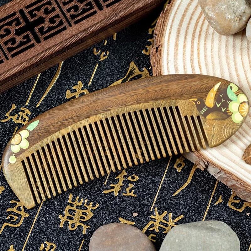 Tan Mujiang Green Sandalwood Comb