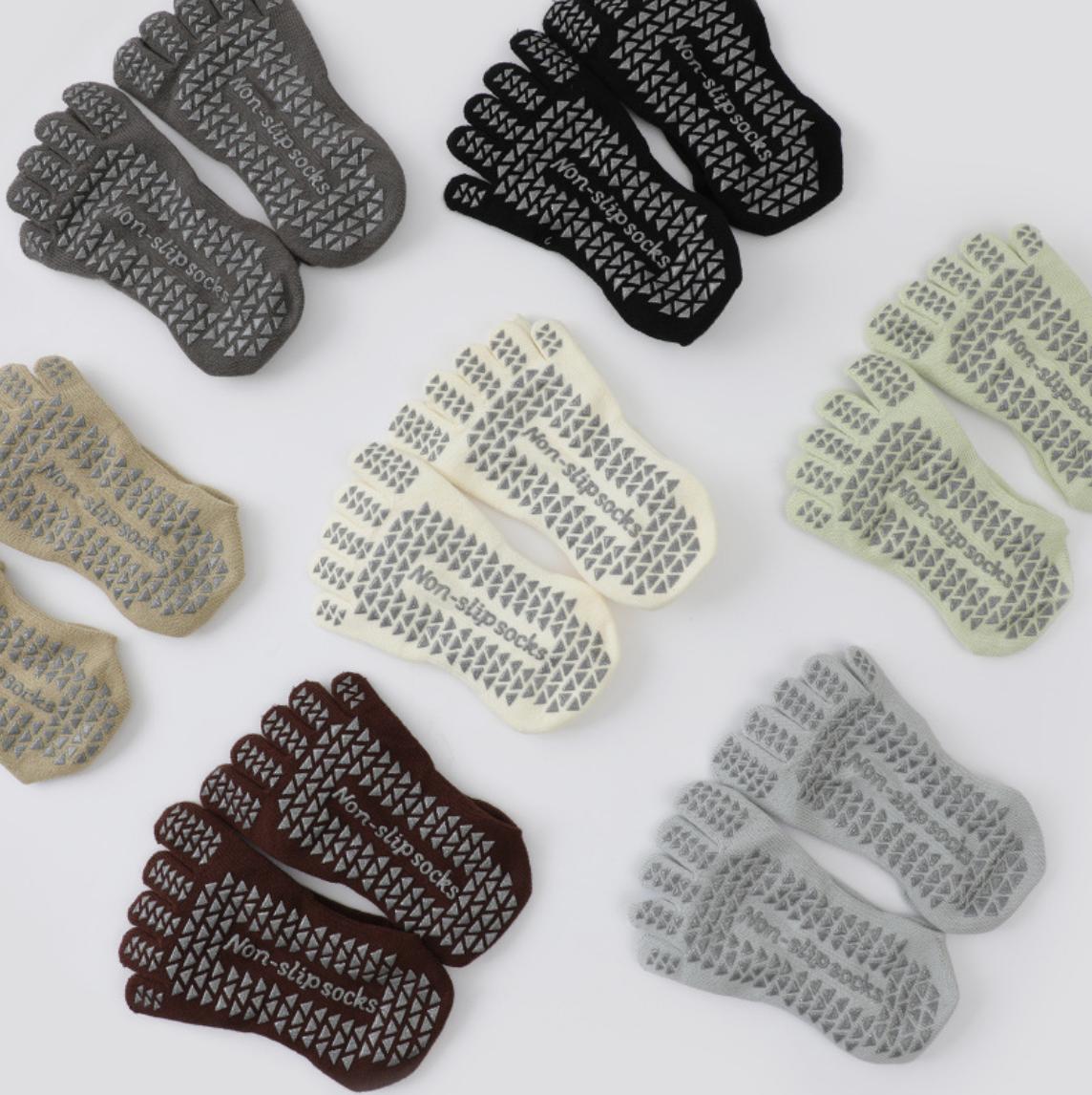 All season Mid-Calf Yoga Socks for Sport Professional Anti-Slip Five-Toe Socks Yoga/Pilates-Specific Sports Compression Fitness all in one size