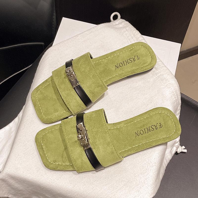 Retro square head flat bottom one-word flip shoes for women's summer wear new fashion with skirt beach cool slippers