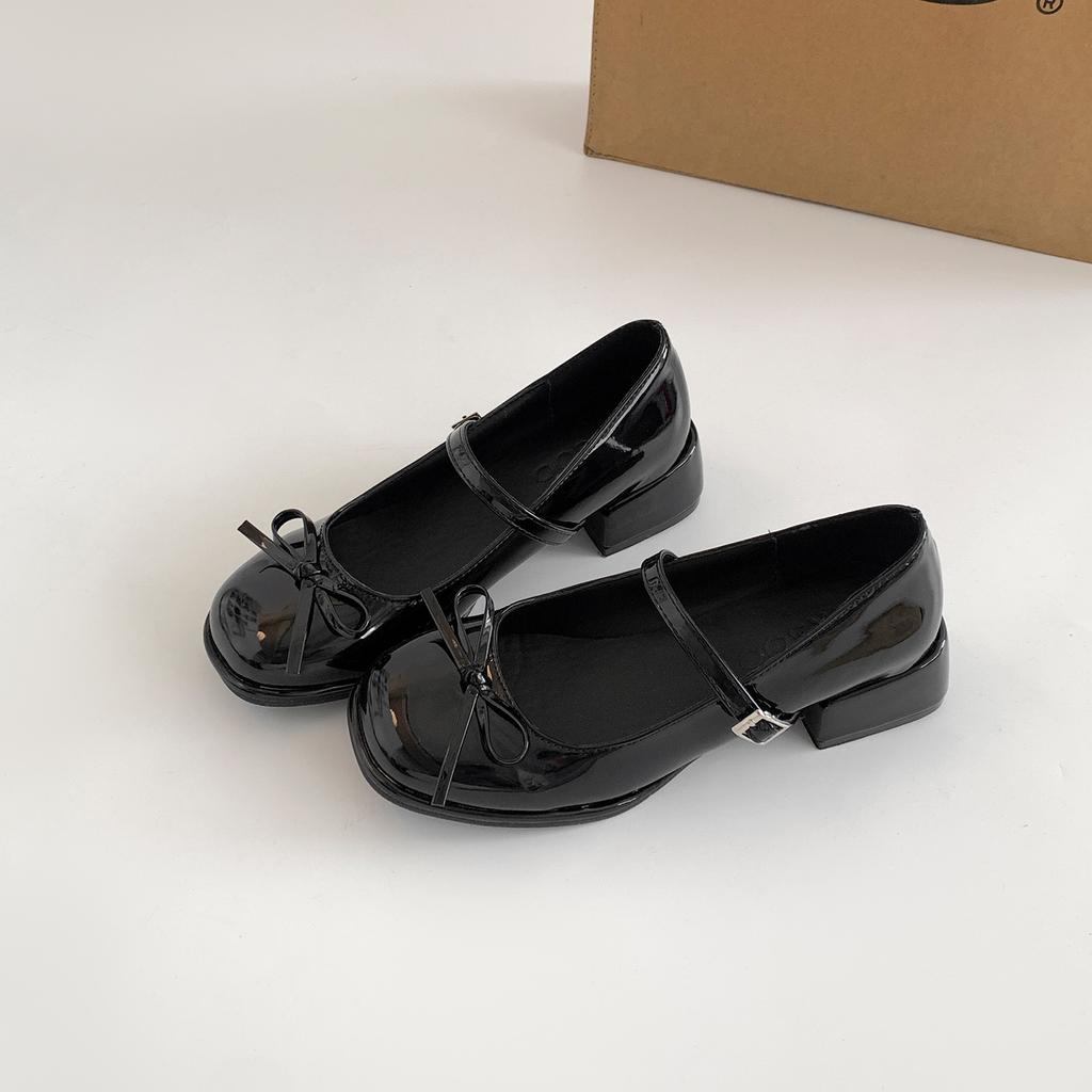 Röda franska runda klackar tjocka höga klackar grund urringning enkelklackar dam sommar 2025 nya kjol mångsidiga höjdökande Mary Jane-skor