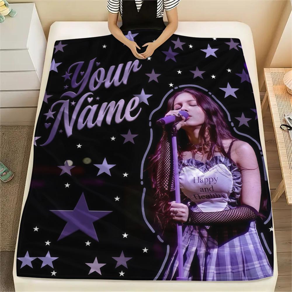 1 pièce Couverture Flanelle Personnalisée Nom Olivia Isabel Rodrigo Motif Convient Toutes Saisons pour Décoration Intérieure Chaleur et Confort Cadeaux Cadeau de Fête -HE161