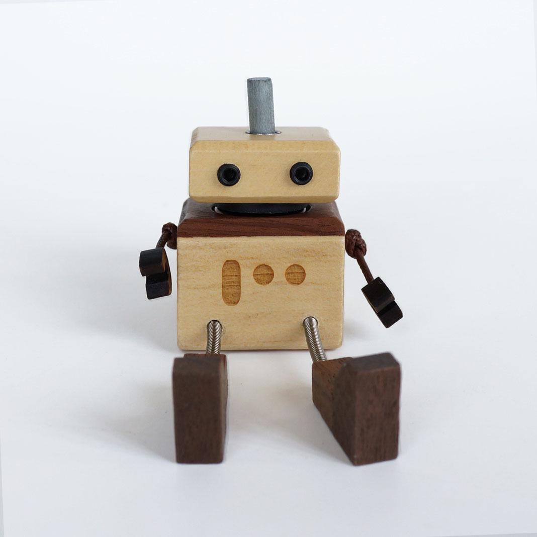 Handmade Solid Wood Car Aroma Diffuser Robot for Air Vent