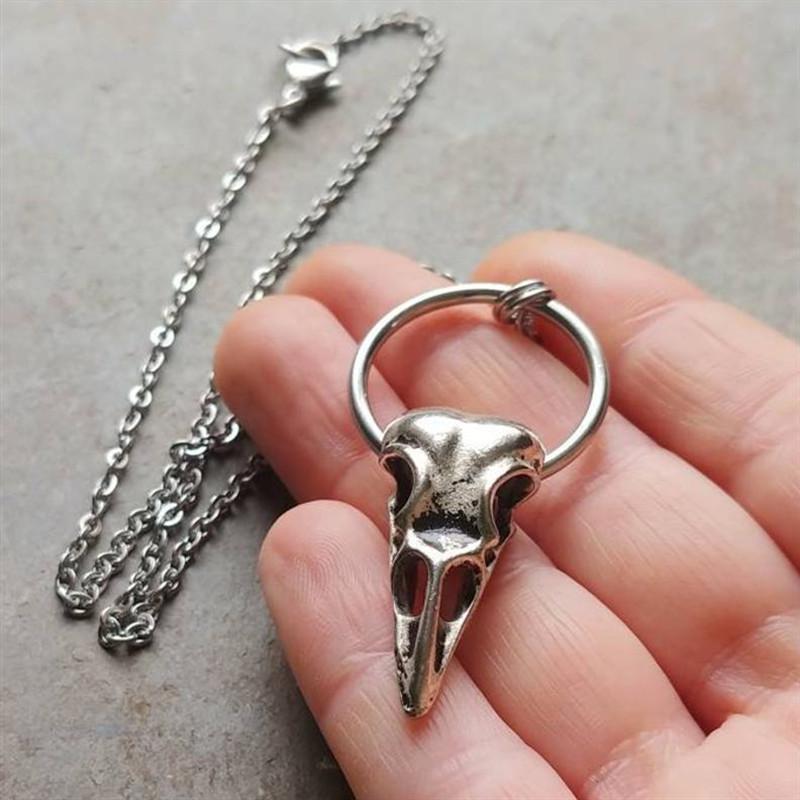 European & American 3D Metal Crow Skull Necklace - Silver Circle Punk Style for Women, Perfect for Halloween