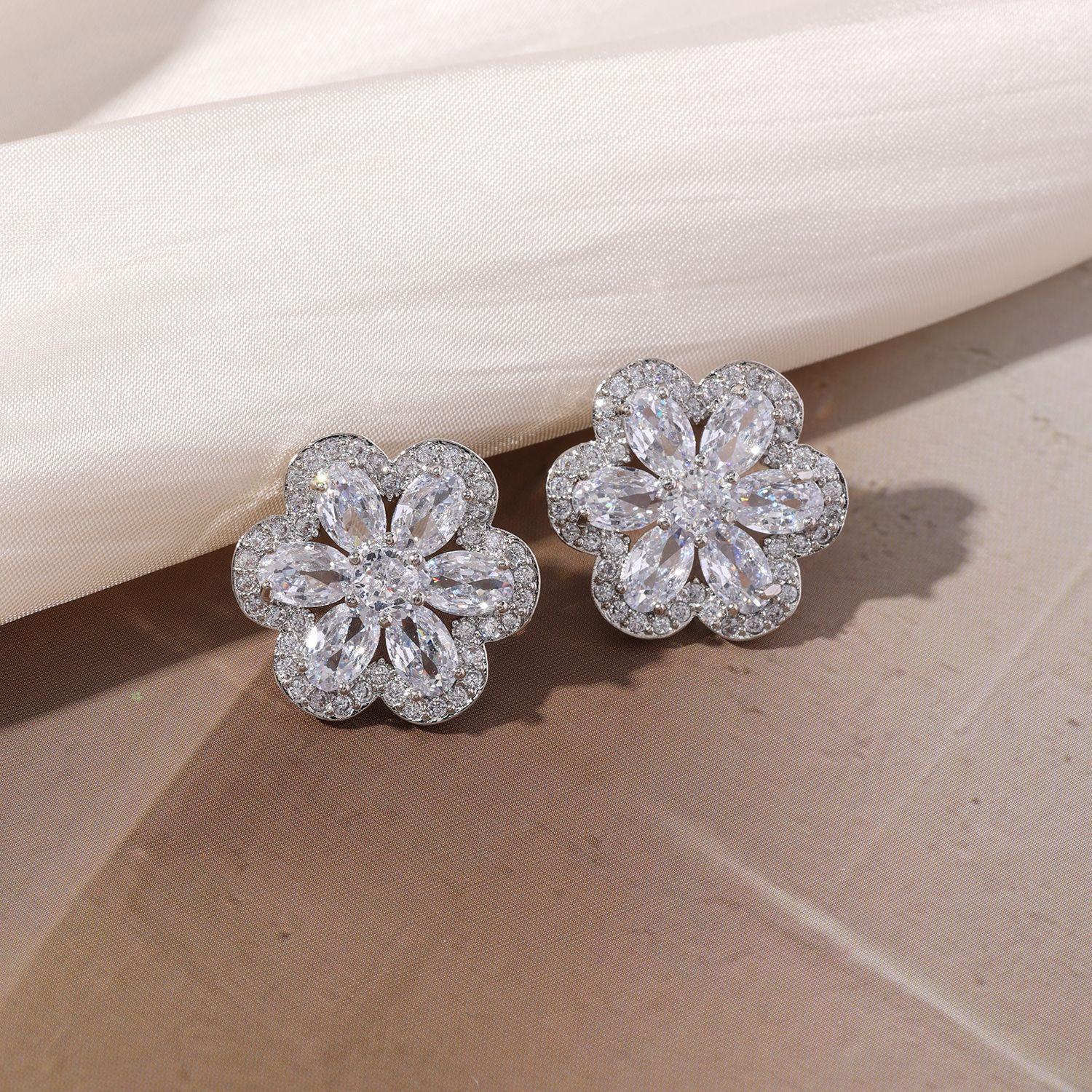 Exquisite Literary Silver Needle Hollow Zircon Flower Stud Earrings Leaf Earrings Femininity High-end Earrings Jewelry